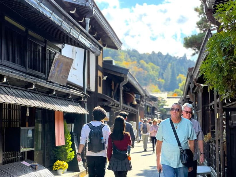 Takayama: Takayama Jinya & Old Town Private Walking Tour - Summary