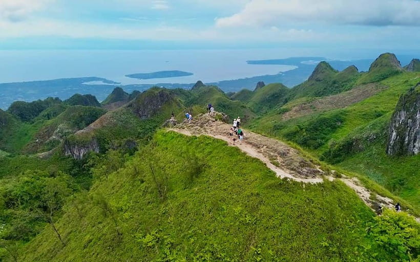 Cebu: Oslob Whale Shark, Tumalog Falls, and Osmeña Peak Tour - An In-Depth Look at the Tour Experience