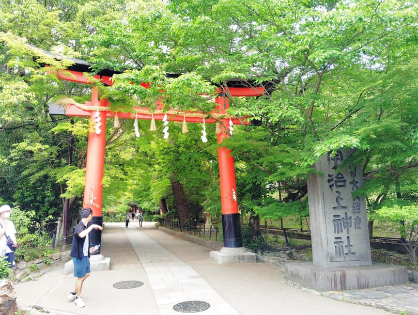 Kyoto: Walking Tour to Discover Ujis Two Hidden Treasures - Visiting Ujigami Shrine