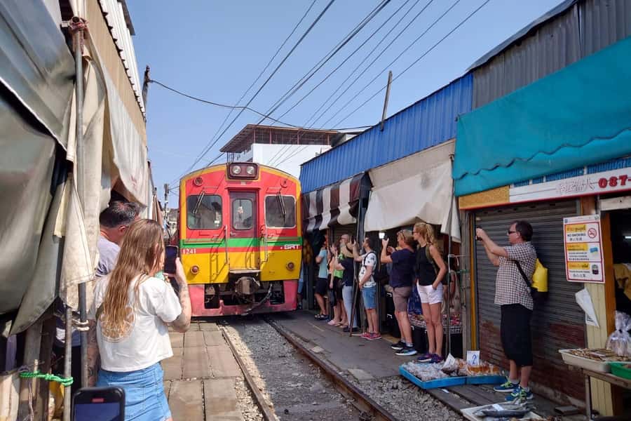 Bangkok: Railway Market & Floating Market Private Tour - The Sum Up