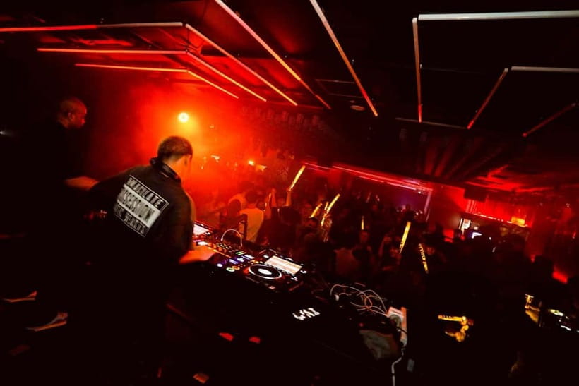 Osaka Dotonbori:GIRAFFE Nightclub Ticket & VIP (For Foreign) - The Heart of Osaka’s Nightlife in Dotonbori