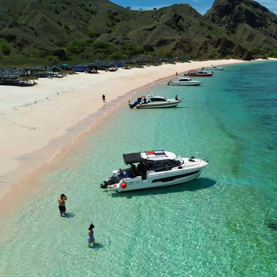 Labuan Bajo: Private Yacht Komodo Islands & Manta Snorkel - Introduction to the Tour Experience