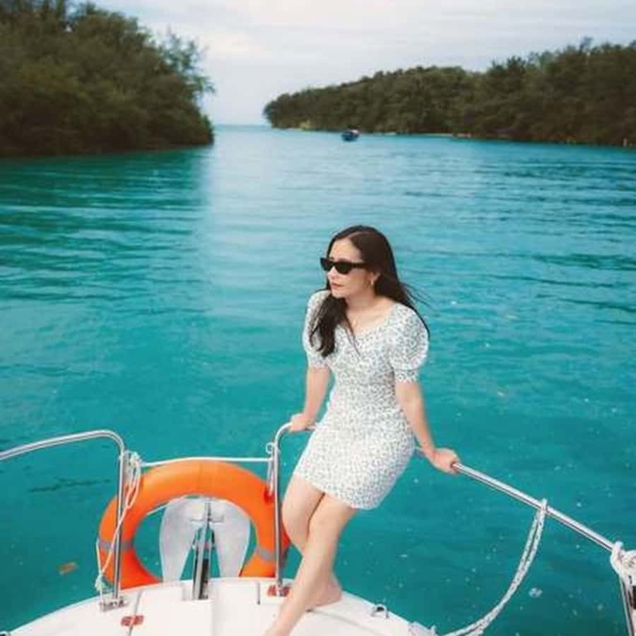 Jakarta: Private Yacht Trip to Dolphin, Ponco & Asha Islands - The Crown Jewel: Asha Resort’s Relaxing Shores