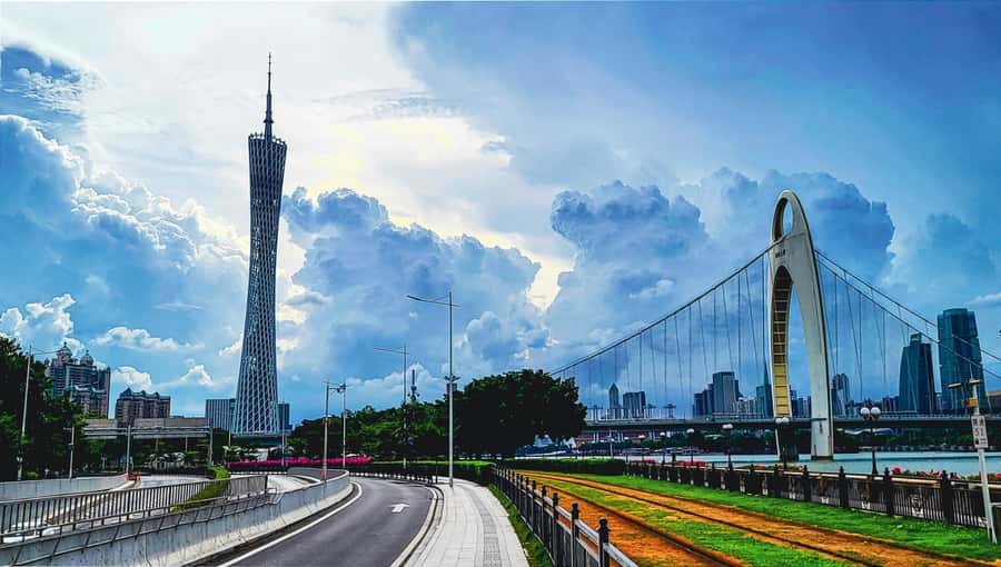 Guangzhou Private Tour: History, Culture & Food Highlights - Discovering Guangzhou: A City of Contrasts and Culture