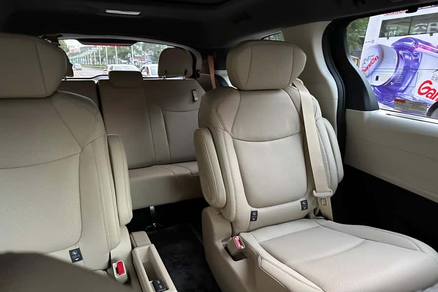 Guangzhou Private Tour: History, Culture & Food Highlights - Sacred Heart Cathedral: Gothic Wonder in the City