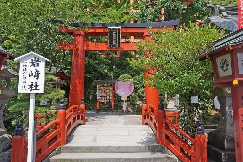 Fukuoka: Ytoku Inari Shrine & Ureshino Guided Tour - A detailed look at the experience