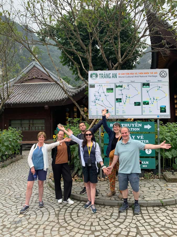 Ninh Binh: Hoa Lu,Trang An, Mua Cave & Bich Dong Scenic Trip - Climbing to Mua Cave’s Panoramic View