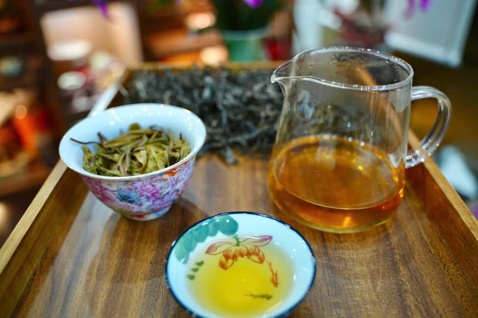 Vietnam Tea Tasting & Train Street & Lunch (Buncha & Banhmi) - A Well-Balanced Perspective