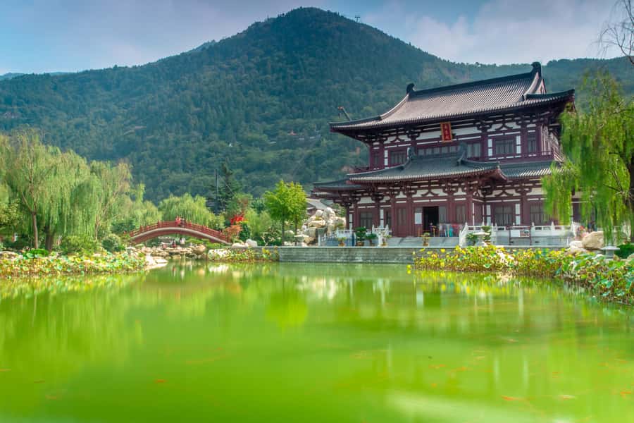 Xi'an Huaqing Hot Springs: Scenery, Culture & History Story - An In-Depth Look at the Tour Experience