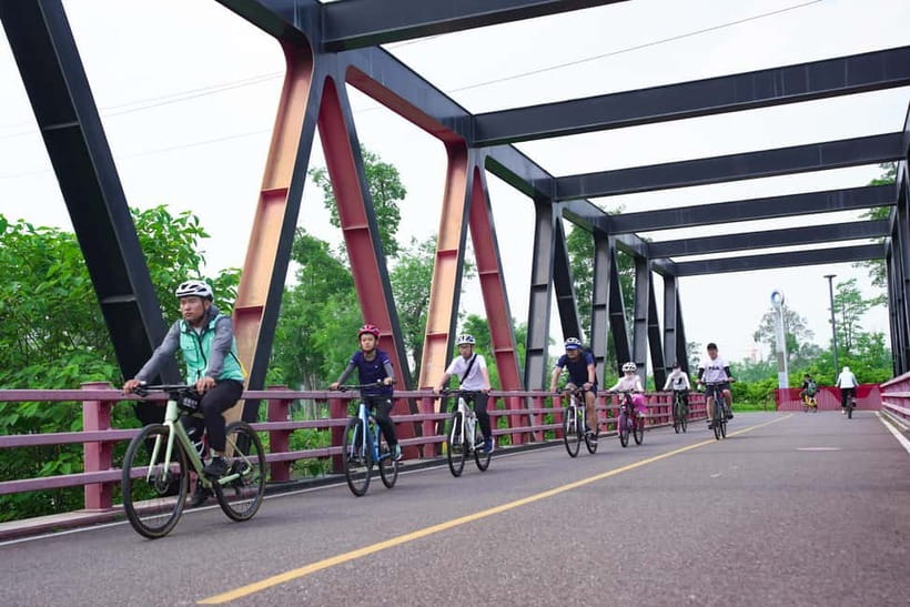 Chengdu: 100km Greenway Ring Road Cycling Challenge tour - The Lunch and Refreshments
