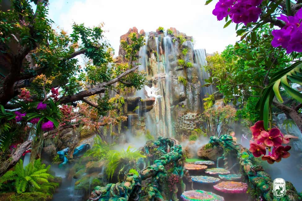 Lalita Cafe & Chiang Rai Temple(White+Blue) from Chiangmai - The Blue Temple: A Colorful Artistic Statement