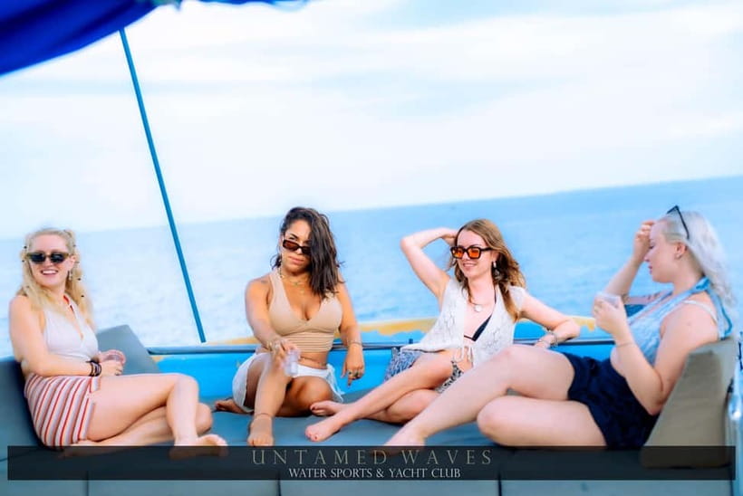 Mirissa: Sunset Yacht Party with Live DJ & Drinks - Key Points