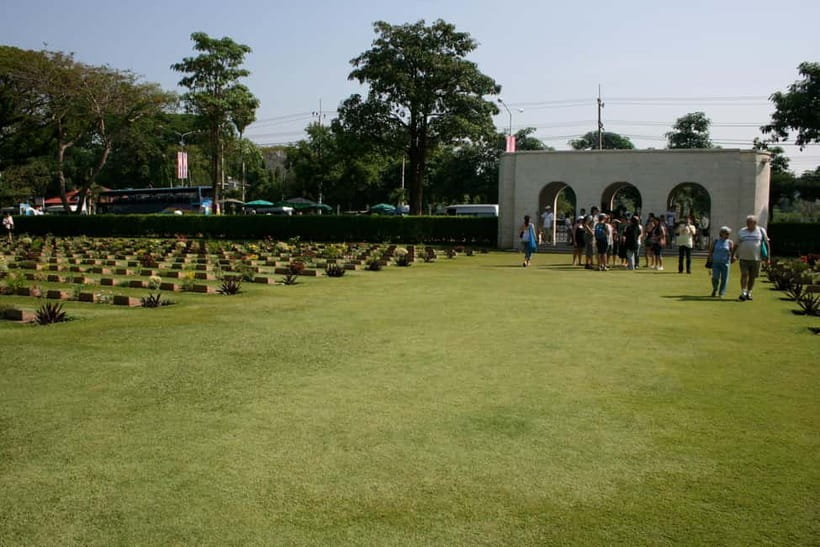 BKK: Damnoen Floating Market, Maeklong Rail & River Bridge - The Sum Up