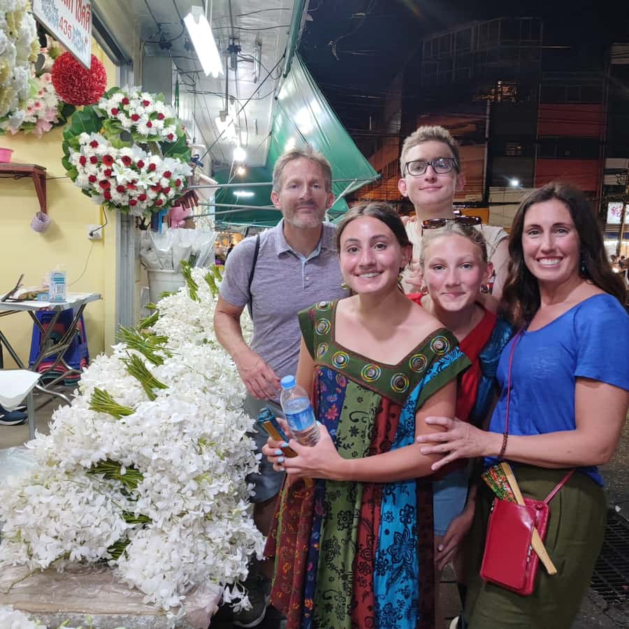 Bangkok: CHOB TUK TUK Local BEER and Food Tasting - Good To Know