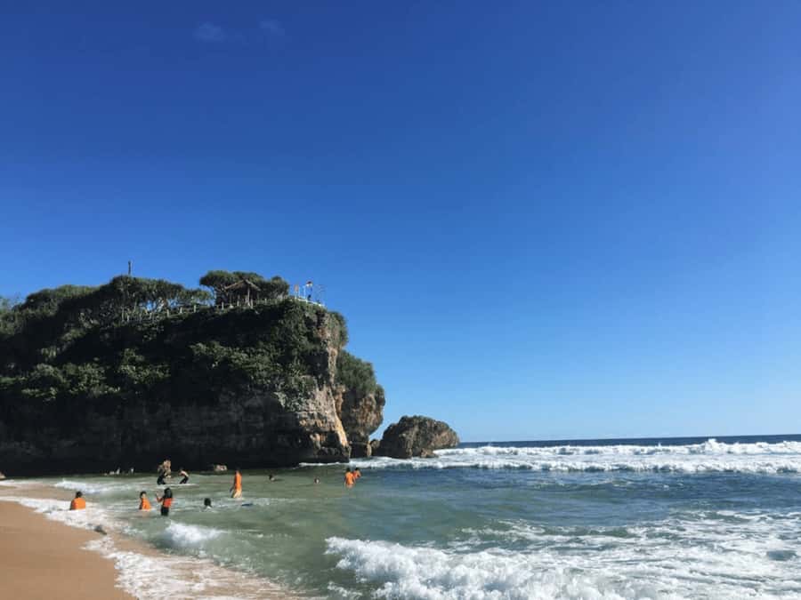 Yogyakarta: Pindul Cave, River Tubing & Drini Beach Tour - Transportation and Group Size