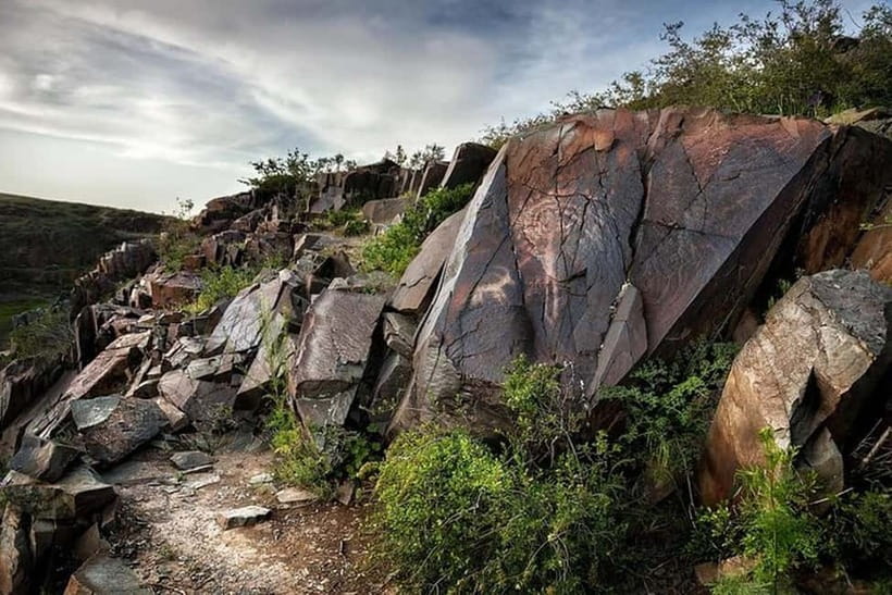 Tanbaly Gorge: Ancient Petroglyphs UNESCO Site Day Tour - Introduction