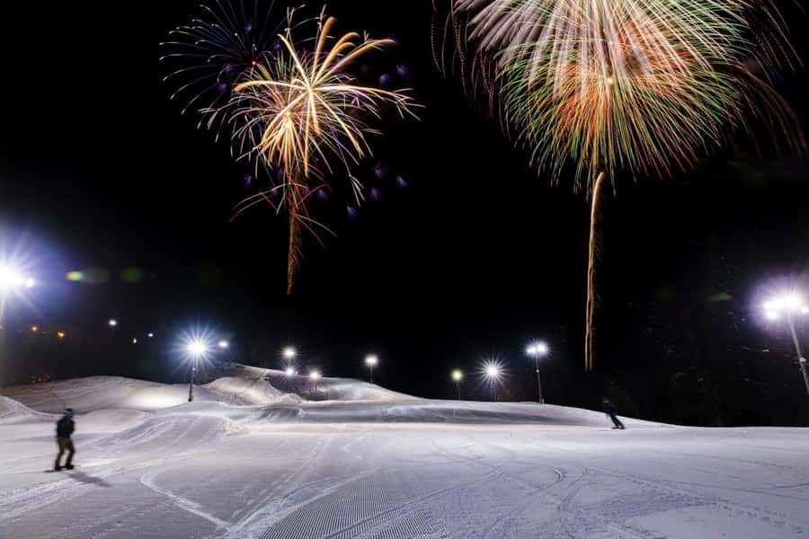 Osaka: Kannabe Highlands Skiing and Snowboarding 2-Day Trip - Arriving at the Sea of Japan Side