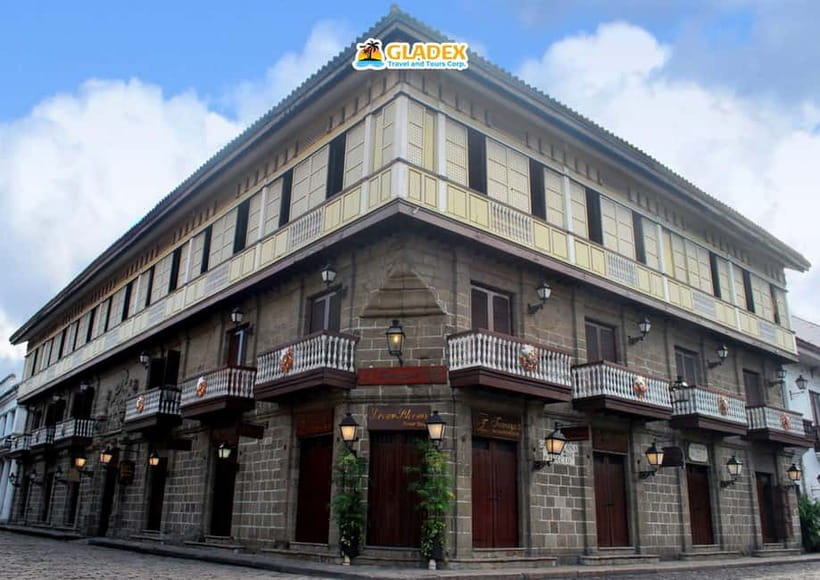 Manila: Old and New City Tour with Rizal Park - Exploring Manila’s Contrasts: A Daily Overview
