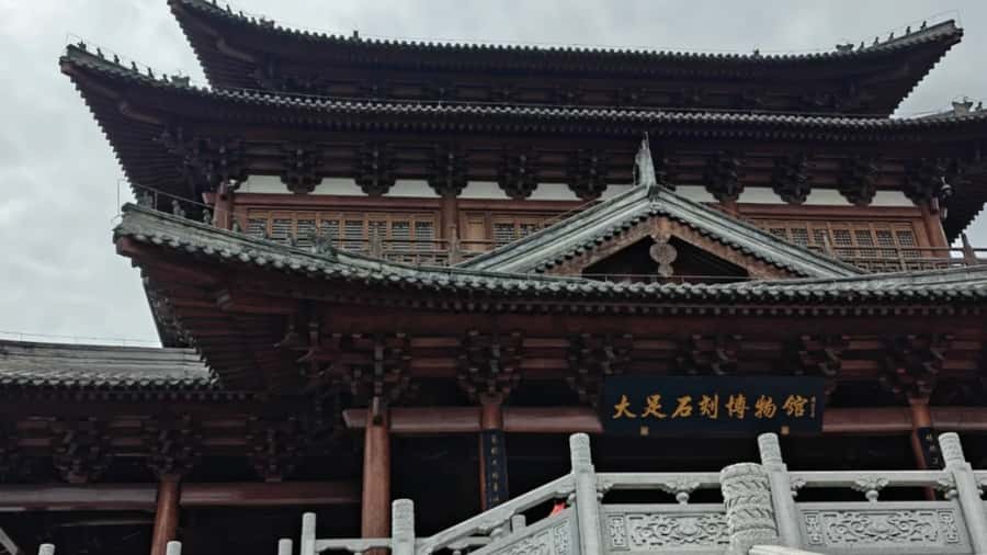 Chongqing Private Tour: Explore 1000-Year-Old Carvings - Detailed Breakdown of the Itinerary