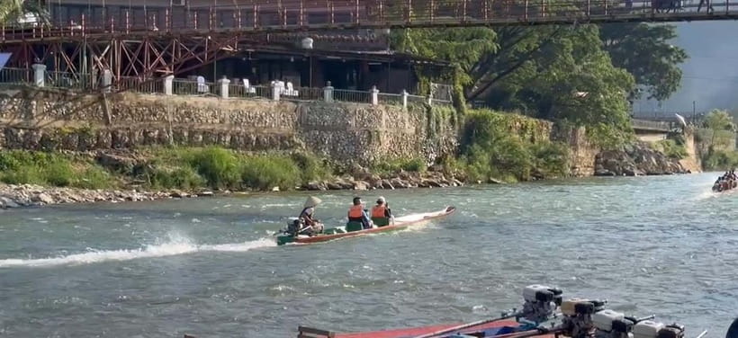 Vang vieng: Longtail boat&Paragliding & hotel pick-up - Good To Know: