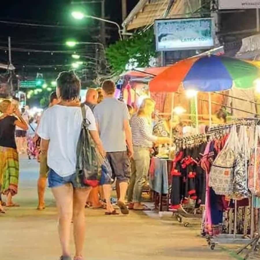 Chiang Mai: Nightlife Walking Tour with Rooftop Views - Practical Tips for the Tour