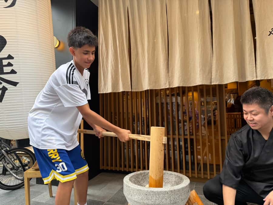 Osaka: Mochi-Making Experience with Yakitori Meal - Why This Tour Works Well