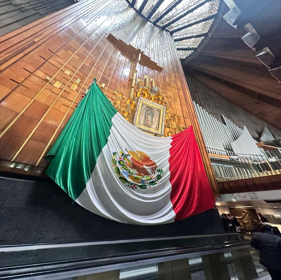 Full tour of the Basilica of Guadalupe from your hotel in Mexico City - Visiting the New Basilica and the Original Image