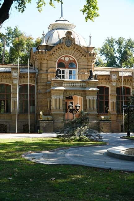 Tashkent city Night Tour with Dinner & Free Pro Photography - The Value of Professional Photos