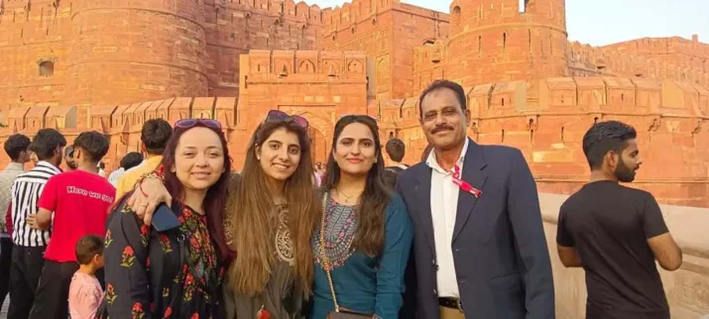 From Delhi: Private, Luxury Taj Mahal tour with Expert guide - Lunch at a 5-Star Hotel