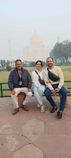 From Delhi: Private, Luxury Taj Mahal tour with Expert guide - Textile Shopping & Cultural Stops