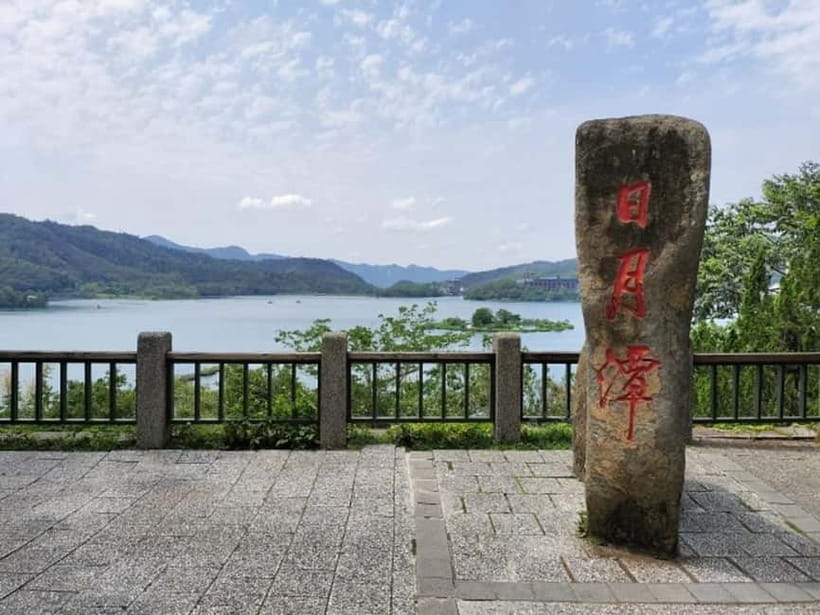 From Taipei: Sun Moon Lake, Temples and Tea Factory Day Trip - Key Points