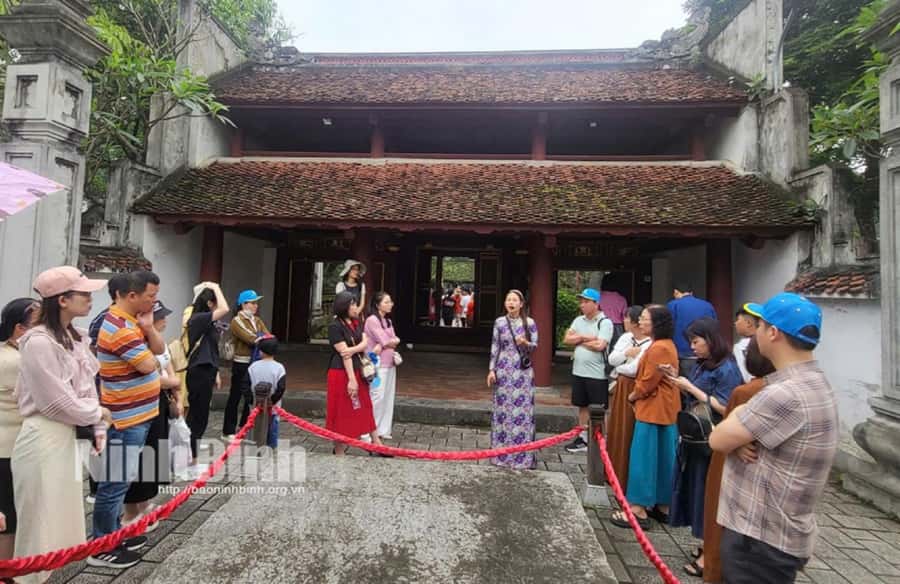 Ninh Binh: Trang An Boat Ride, Hoa Lu, Mua Cave, Bich Dong - The Itinerary in Detail