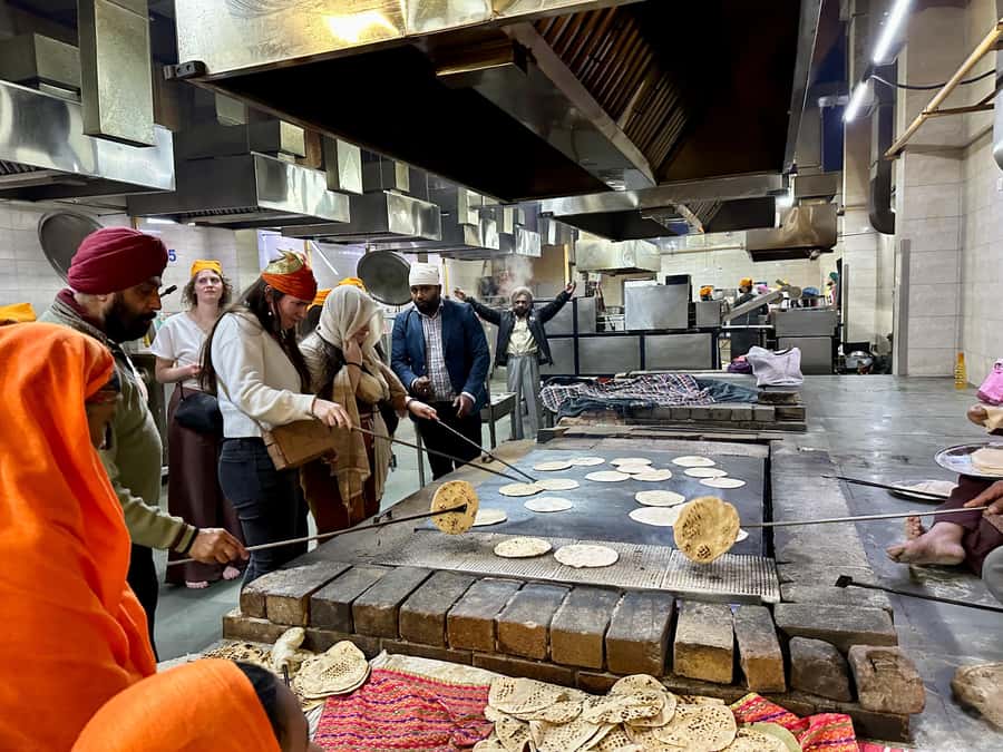 Delhi: Full Day Old and New Delhi City Private Guided Tour - Good To Know