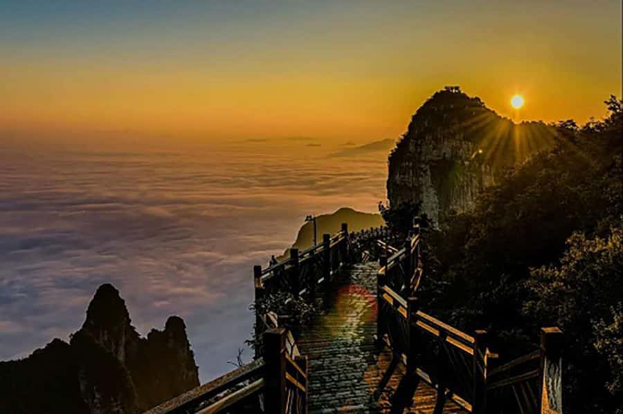 Zhangjiajie 1 Day Tour Glass Bridge & Tianmen Light Show - Who Should Consider This Tour?