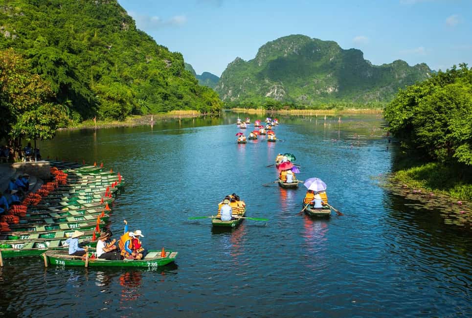 Hanoi: 2 Days Trang An, Bai Dinh, Cuc Phuong National Park - An Authentic Look at the 2-Day Hanoi to Ninh Binh & Cuc Phuong Tour