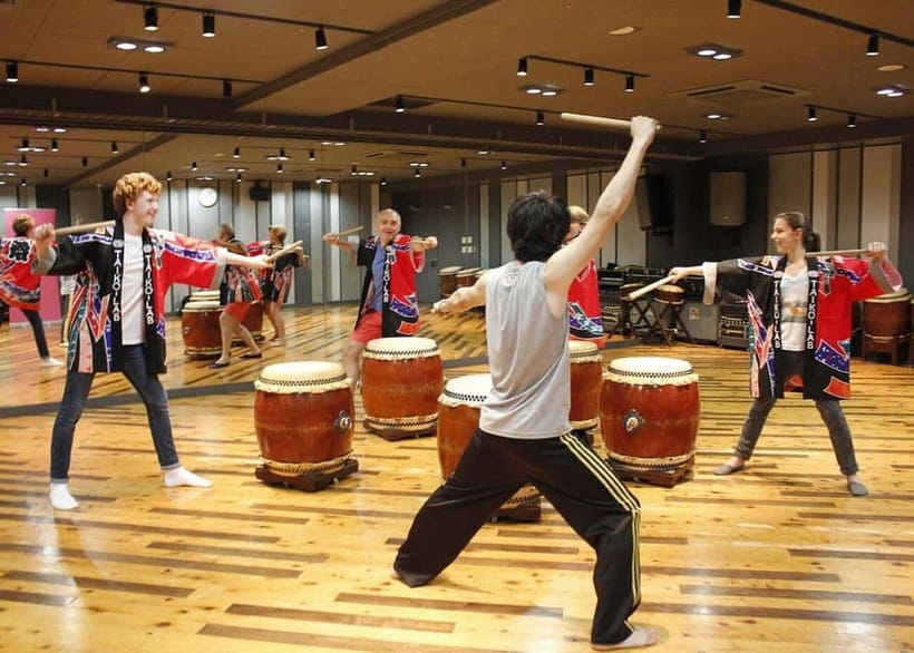 Tokyo 6hr Private Guided Tour & Wadaiko Drumming Experience - Guided Exploration and Local Insights