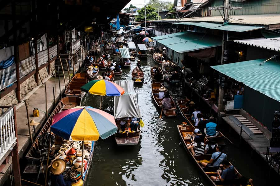 Floating Market on Paddle Boat & Dragon Temple Private Tour - A Deep Dive into the Experience