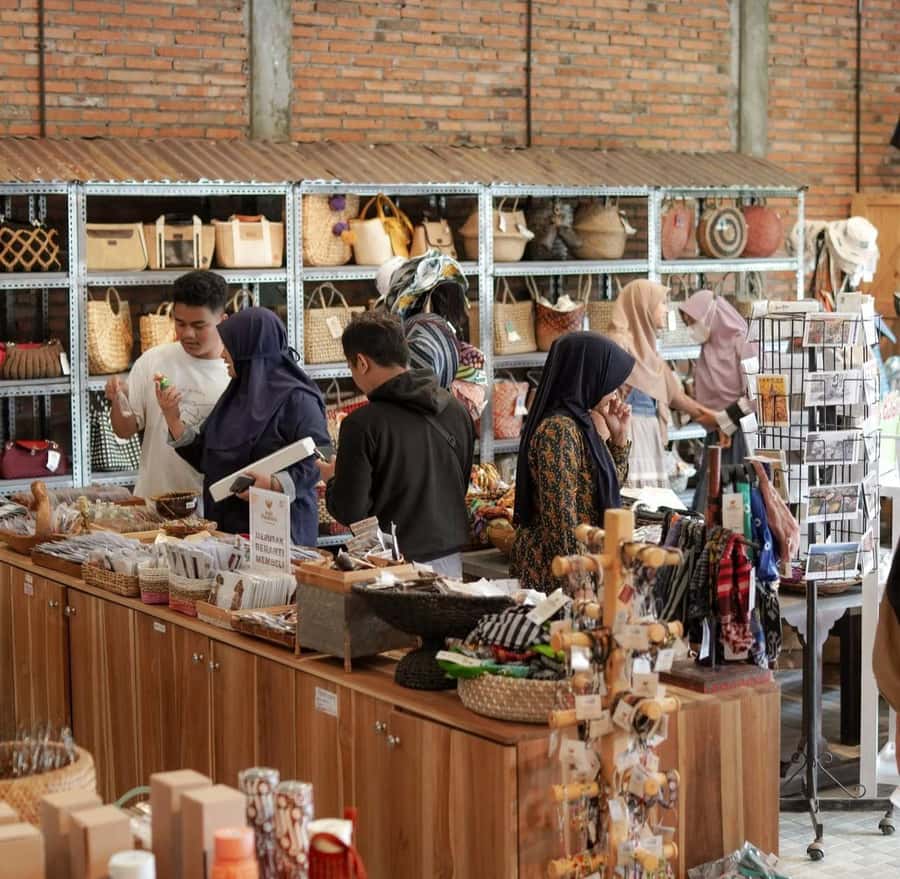 Yogyakarta: Malioboro Street Night Tour with Food Tasting - FAQ