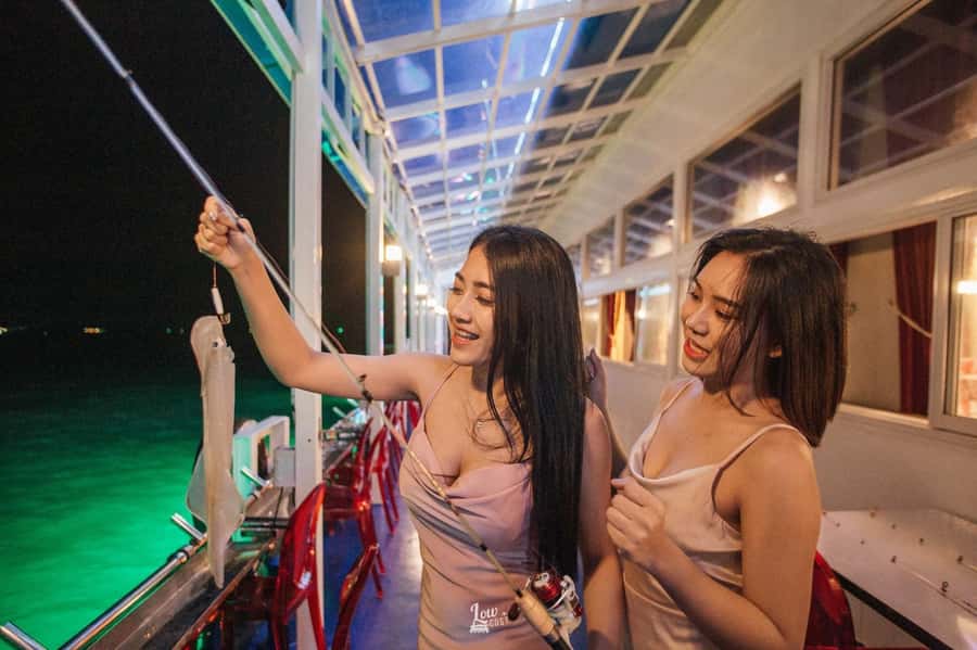 Pattaya: Dinner Yacht Cruise - A Sparkling Evening on the Water in Pattaya