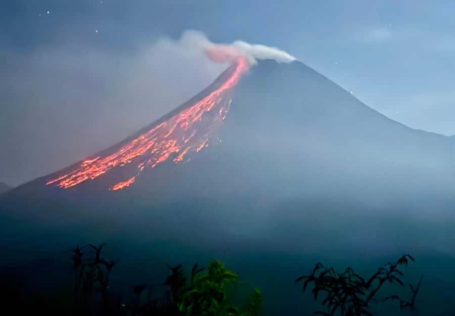 Yogyakarta: Merapi Volcano Night Trip with Lava & Star View - Key Points