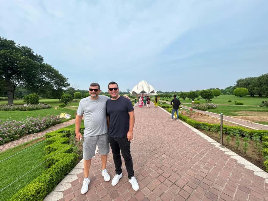 Delhi: 6 Hour Spiritual Temple Tour by Car With Female Guide - Who is This Tour Best Suited For?