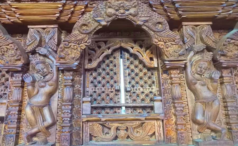 Bhaktapur: Wood Carving Workshop & Lunch Tour - Authenticity and Local Engagement
