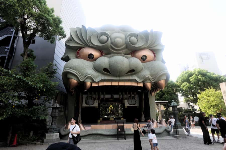 Osaka: Walking Tour with Namba Yasaka Shrine & Dotonbori - Key Points
