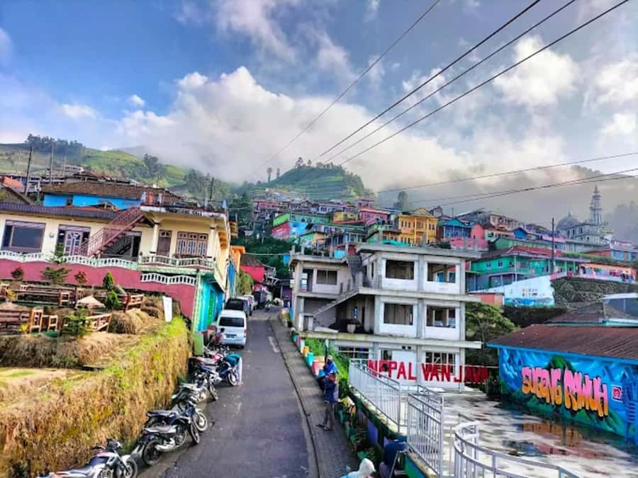 Nepal van Java Village & Elo River Rafting Tour - What Makes This Tour Stand Out?