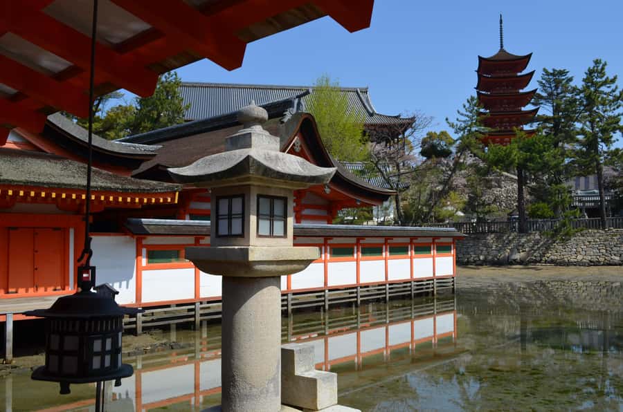 Miyajima Floating Torii & Hiroshima Peace Park Day Tour - Transitioning from Sacred Island to Hiroshima’s Reflection Space