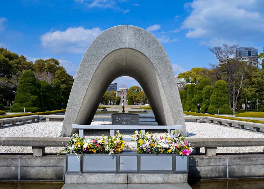 Miyajima Floating Torii & Hiroshima Peace Park Day Tour - Discovering Miyajima’s Iconic Floating Torii