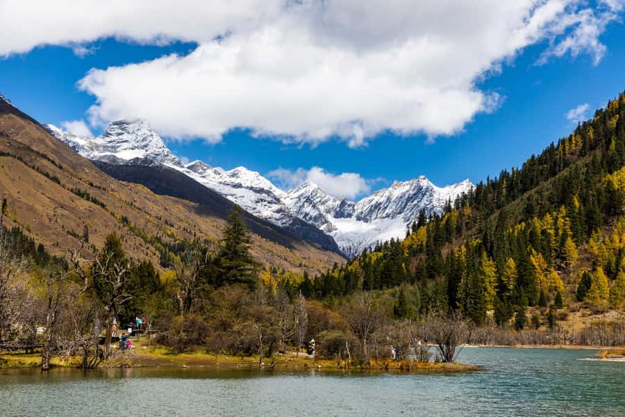 Siguniangshan Valley Tour: Snow Peaks & Tibetan Culture - Good To Know