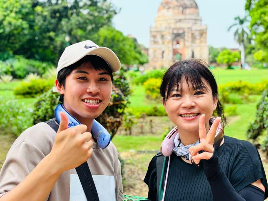 Delhi: Private Full-Day City Tour of Old and New Delhi - A Peaceful Interlude: Bangla Sahib Sikh Temple