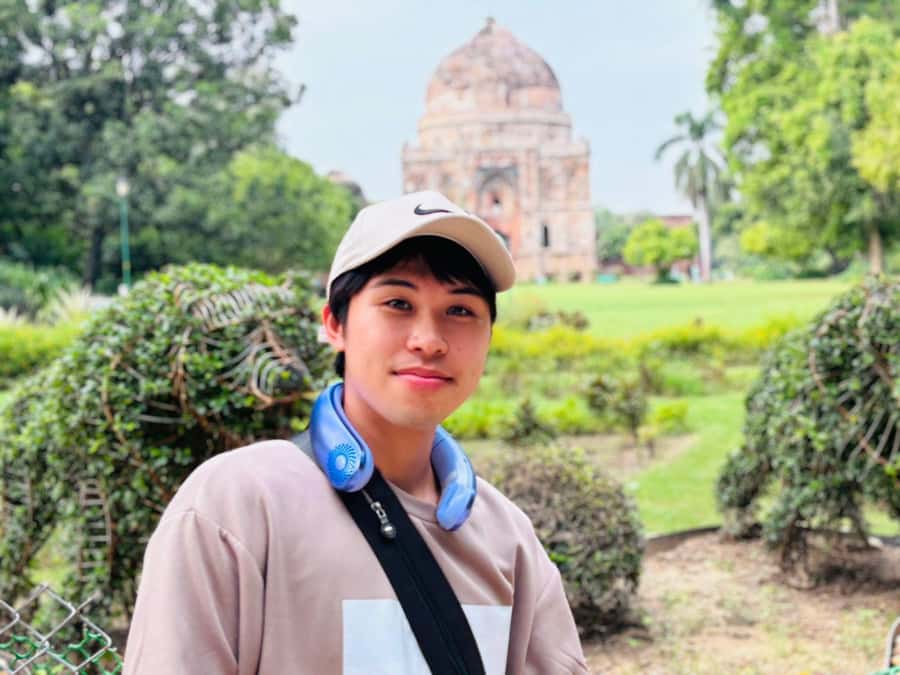 Delhi: Private Full-Day City Tour of Old and New Delhi - Passing Landmarks and a Taste of Politics