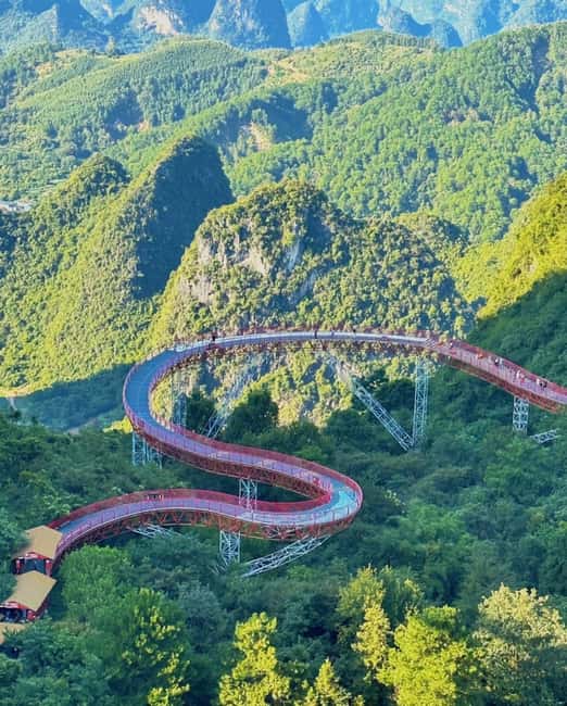 A Leisury Journey through Guilin's Landscapes - Exploring the Glittering Silver Cave